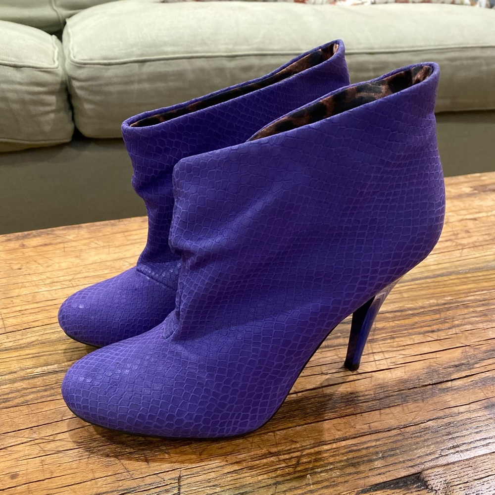 Betsy Johnson Blue Snakeskin Leather Booties (Size 6)